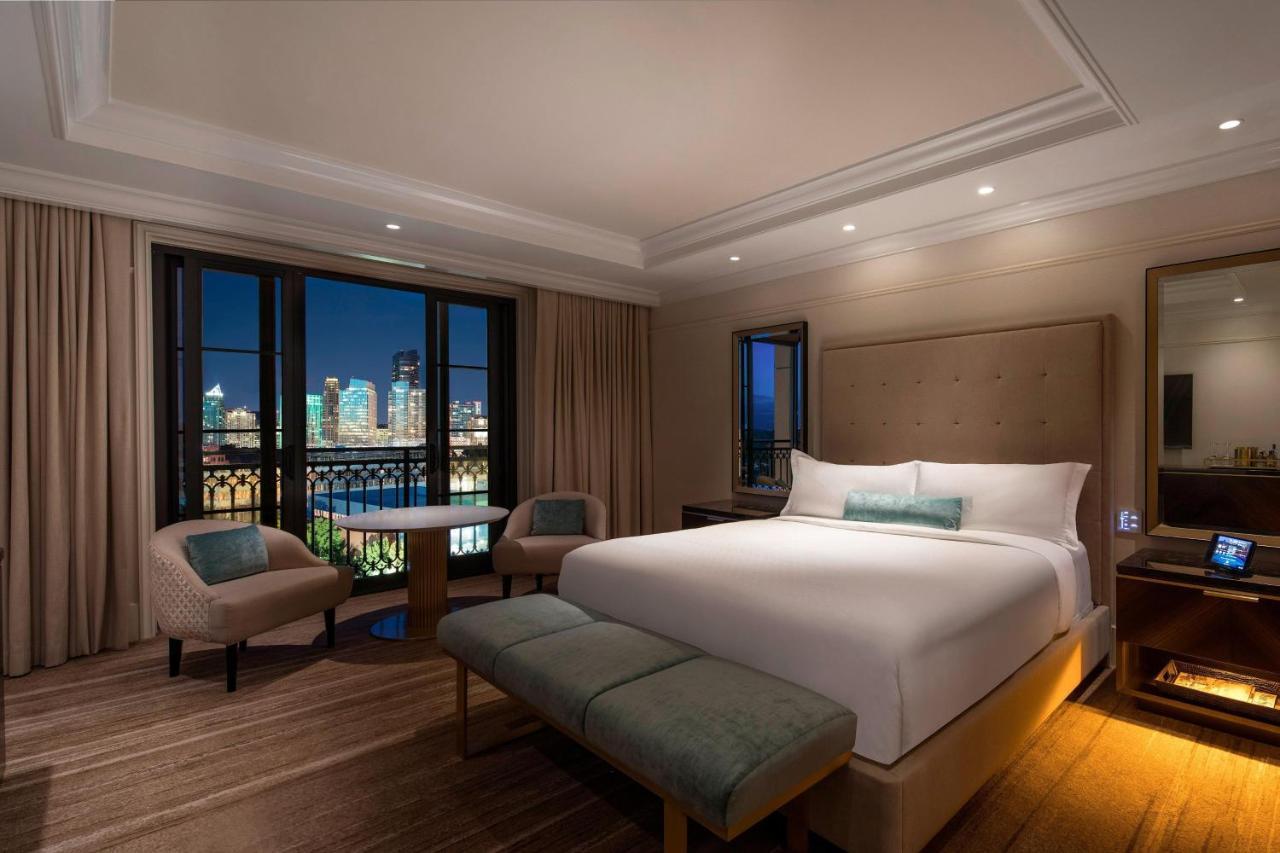 deluxe Guest room 1 King Balcony
