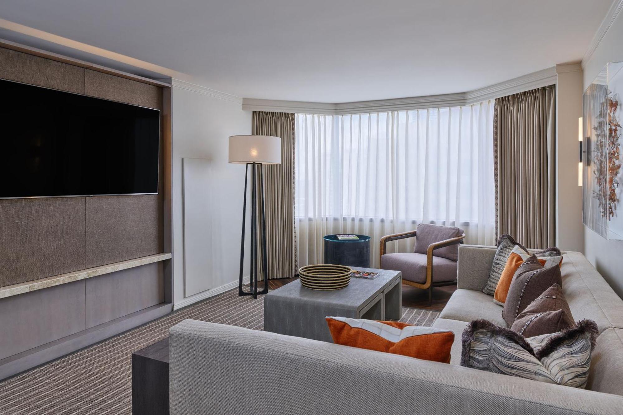 One-Bedroom Presidential King Suite Skyline View