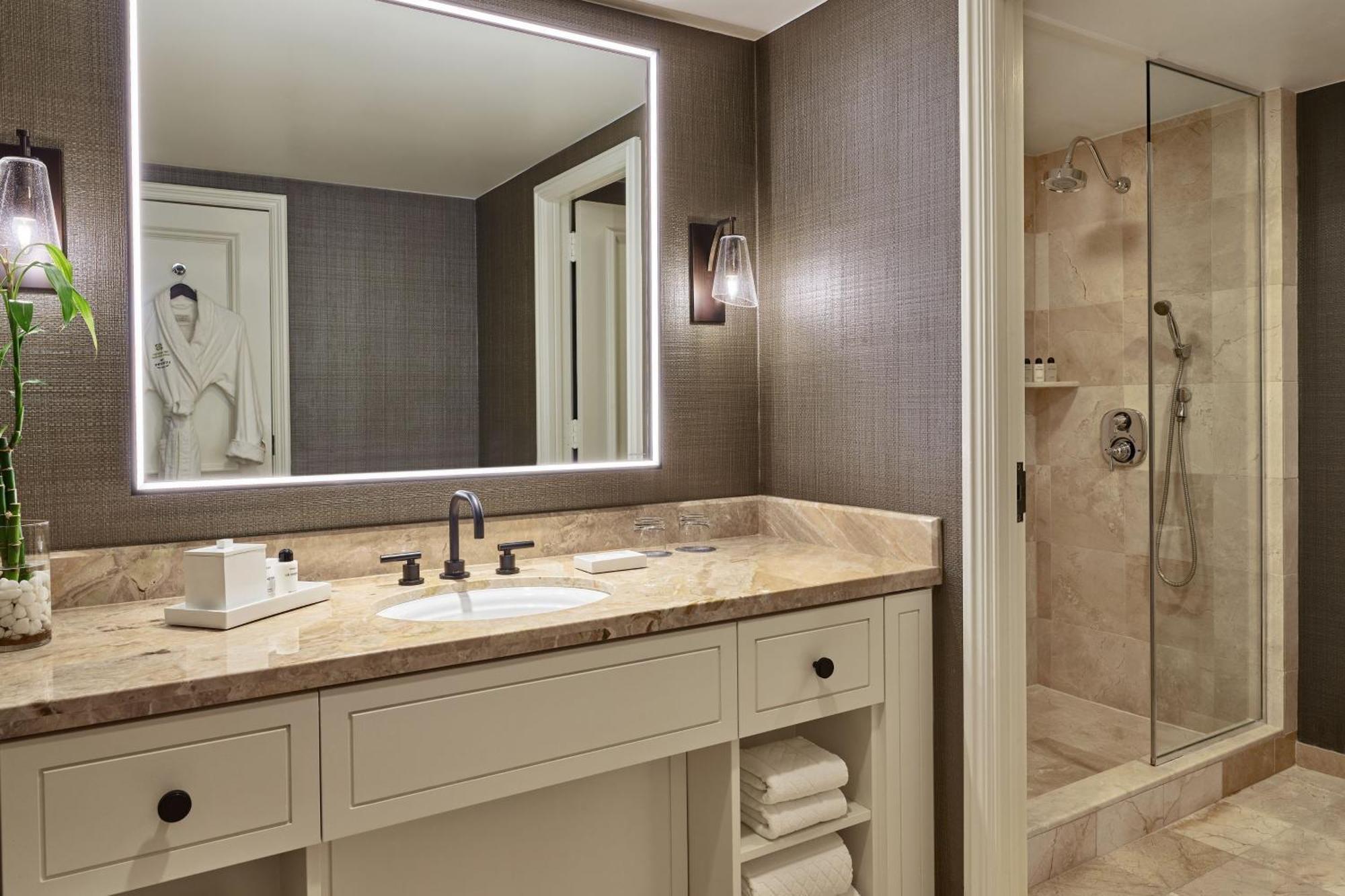 Buckhead & Peachtree Suite 1 Bedroom Suite 1 King