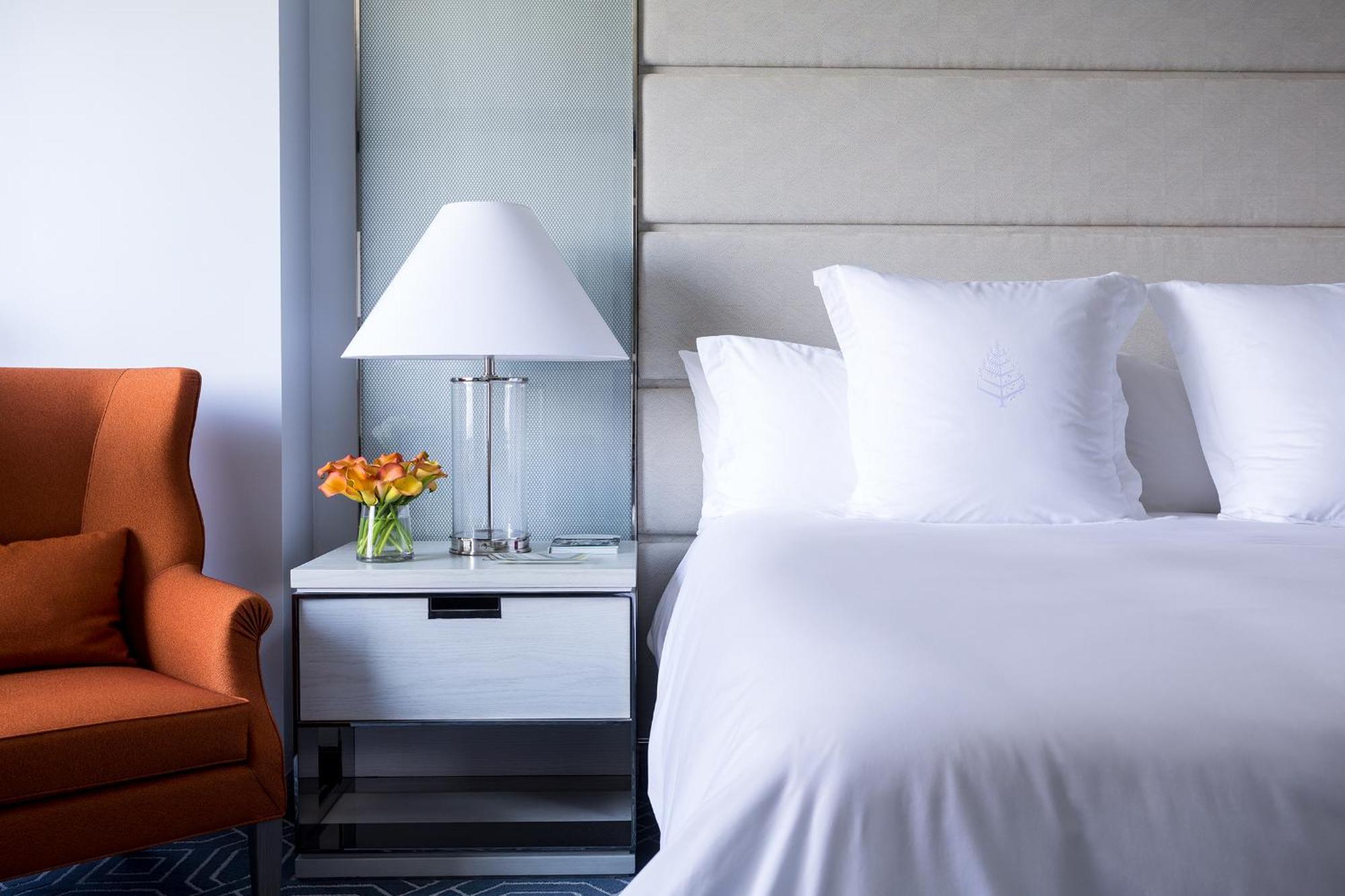 Deluxe King Room City View