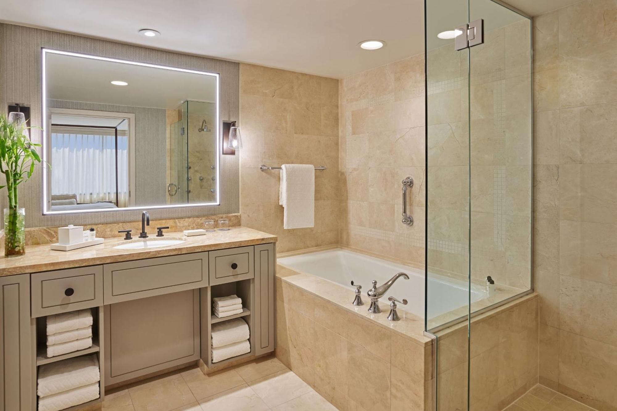 One-Bedroom Presidential King Suite Skyline View